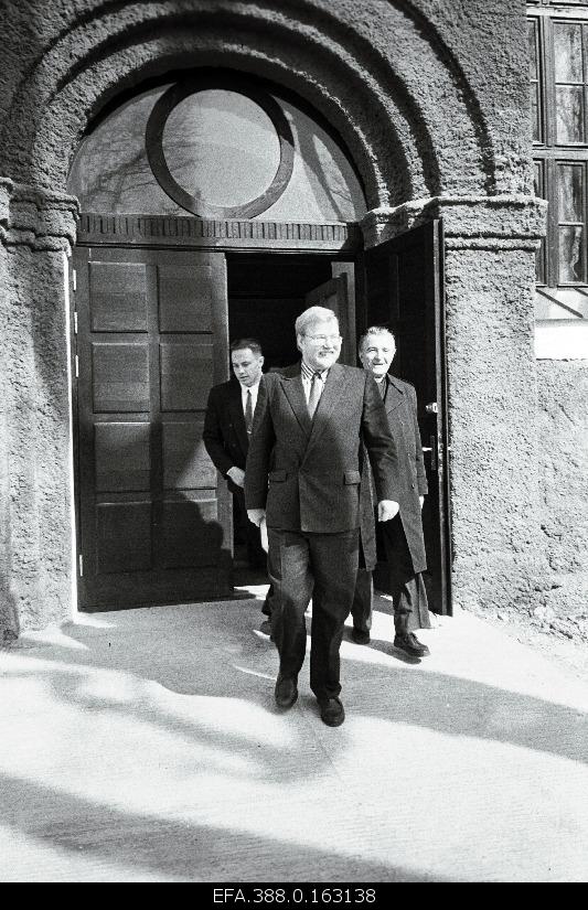 Prime Minister Mart Laar at the door of the Church of Halliste during a visit to Viljandi County.