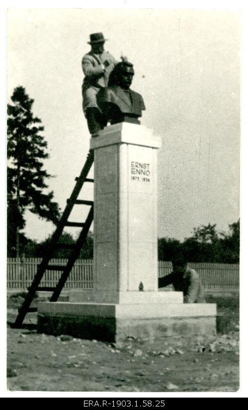 Poet Ernst Enno monument Haapsalus [author Roman Haavamägi-Espenberg finishing the shape?]