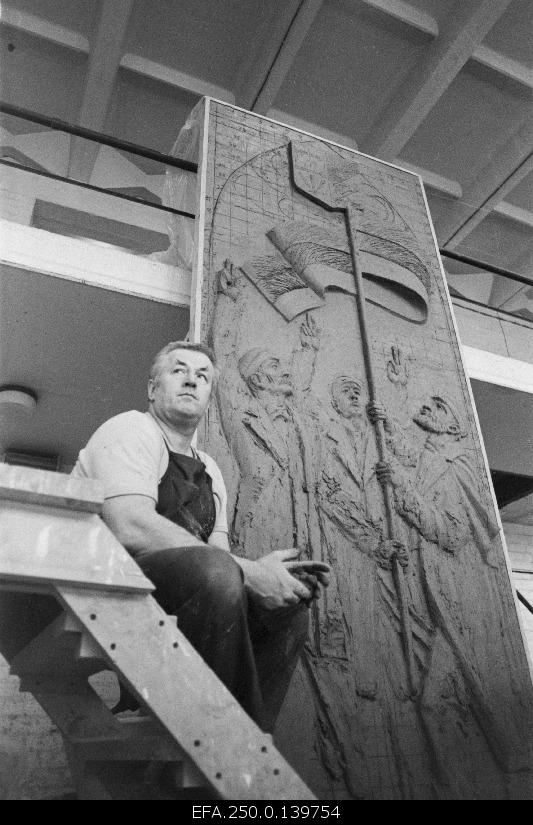 Estonian Soviet folk artist Sculptor Matti Varik with his work celebrating the Estonian flag at the House of Monumental Art.