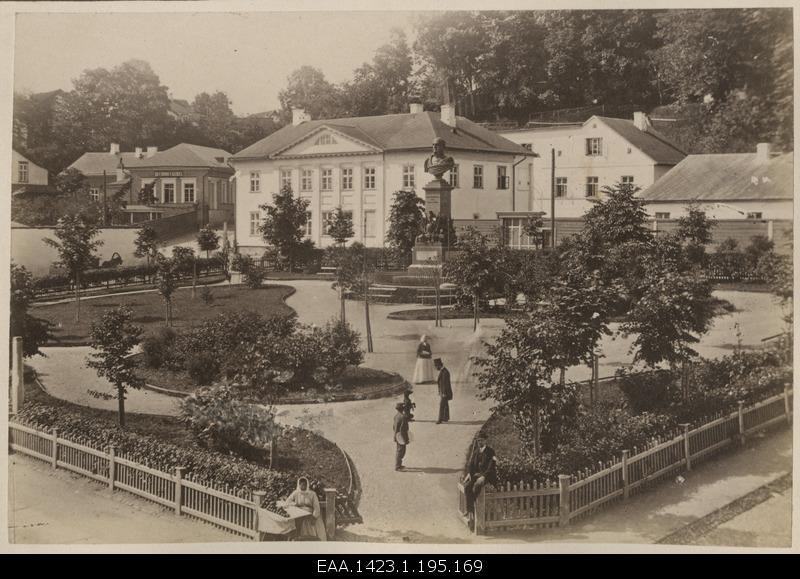 Barclay plates and monument