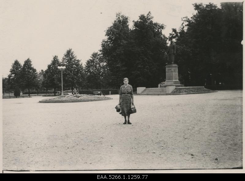 Natalie Valger in Pärnu on the front square of Stalin's auspices