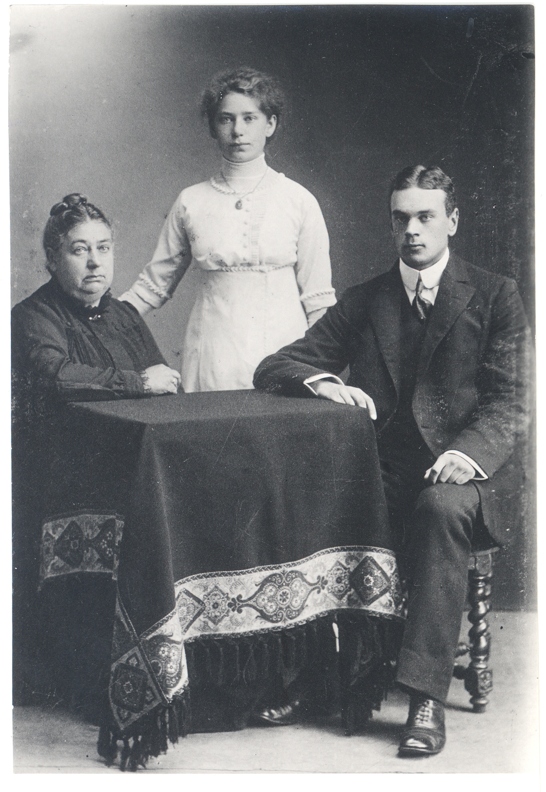 Elisabeth Aspe's daughter and son