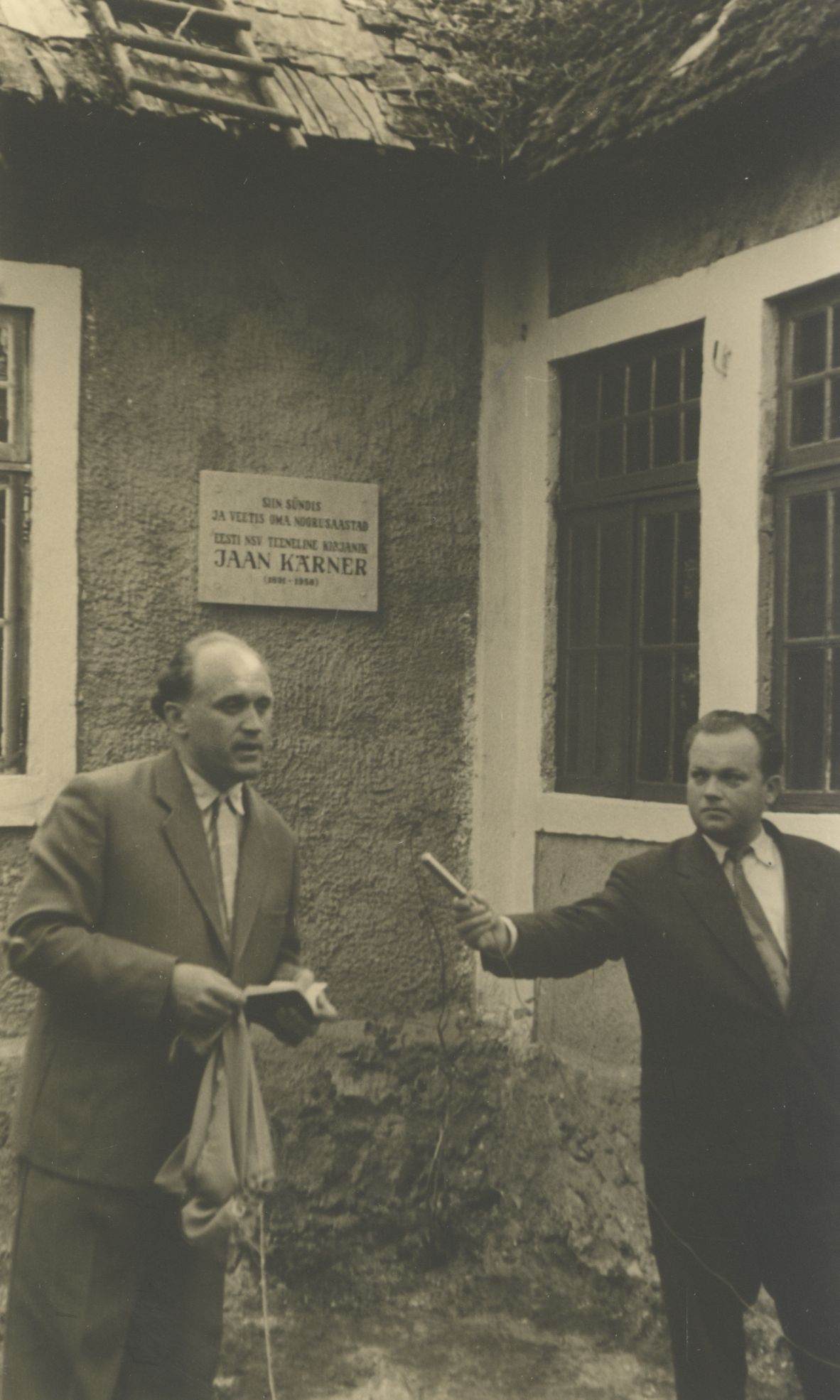 K. Kirt, Director of Elva Home Museum, speaks on the opening of J. Kärner's memorial cup. On the right Estonian Radio Reporter Udo Ugaste 27. V 1961. a