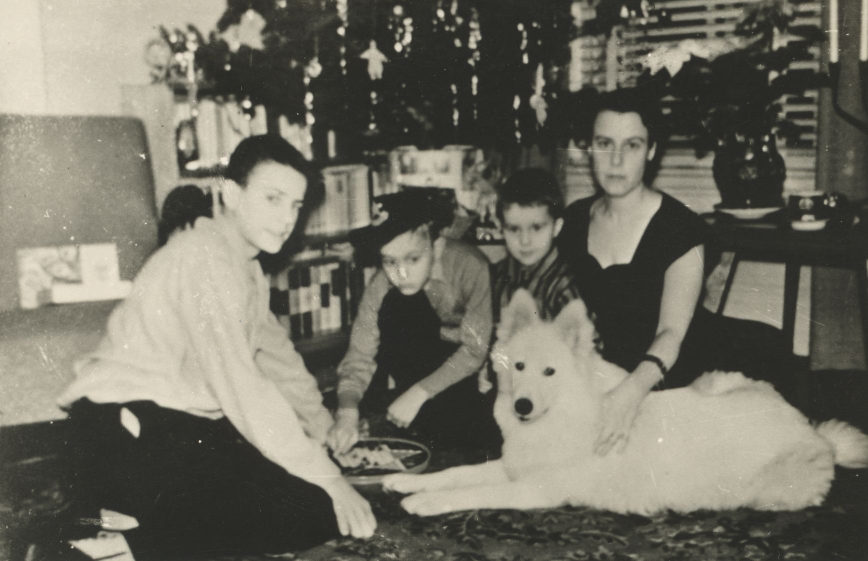 Jaan Kärner's daughter Eha Kärner-Tammemägi and her children in America. 1956-1957 a