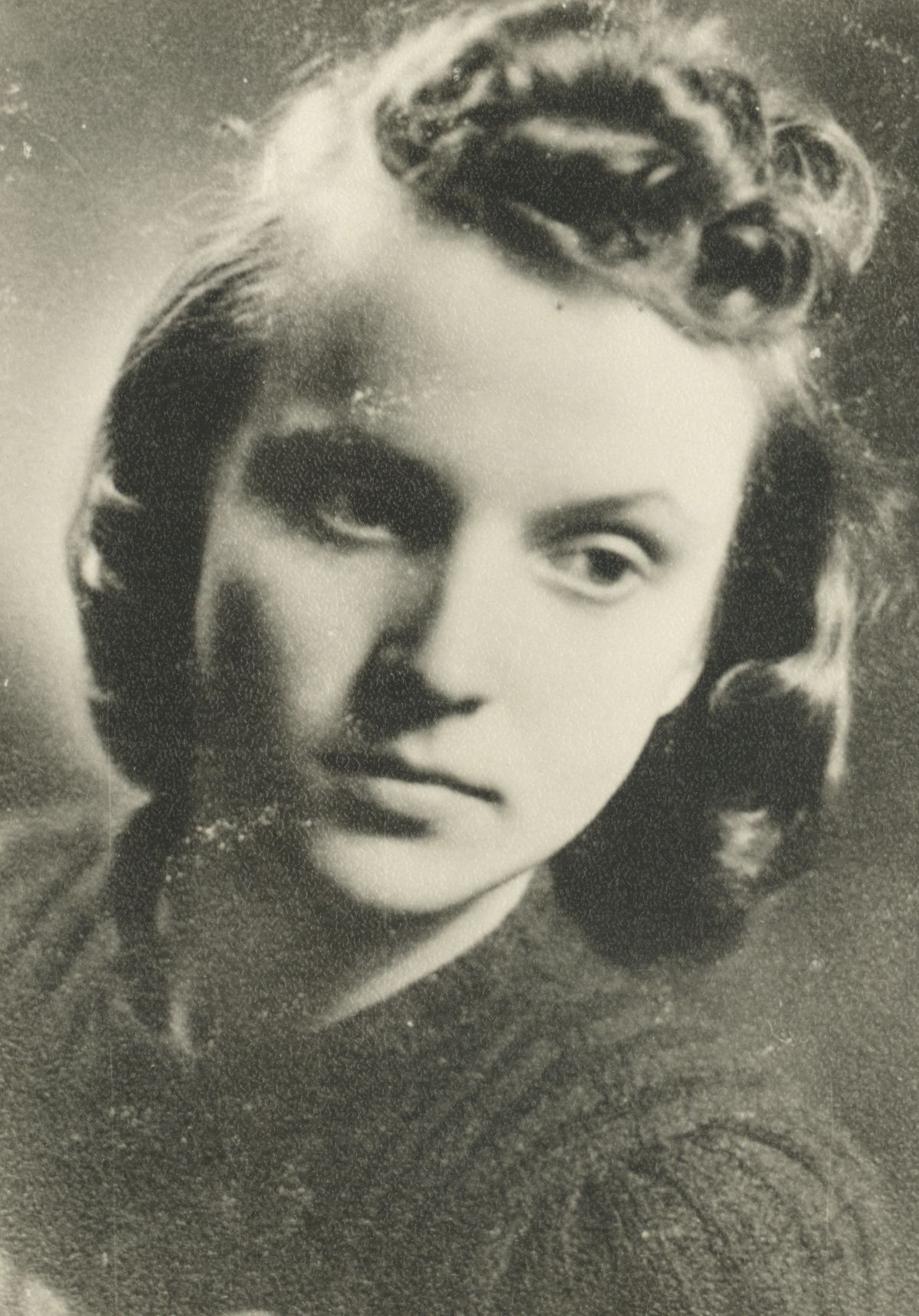 Jaan Kärner's younger daughter Elo Kärner (shortly Sillamaa) 1944