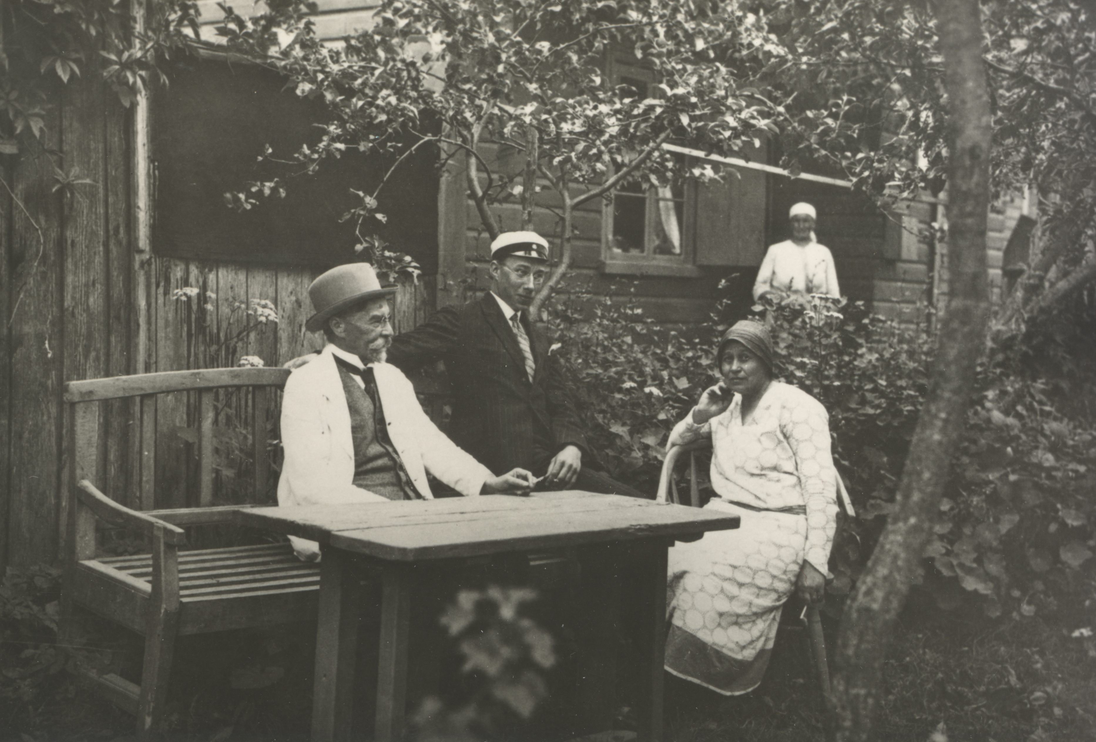 A. Kitzberg's wife and son in Kuressaare [in summer of 1927]