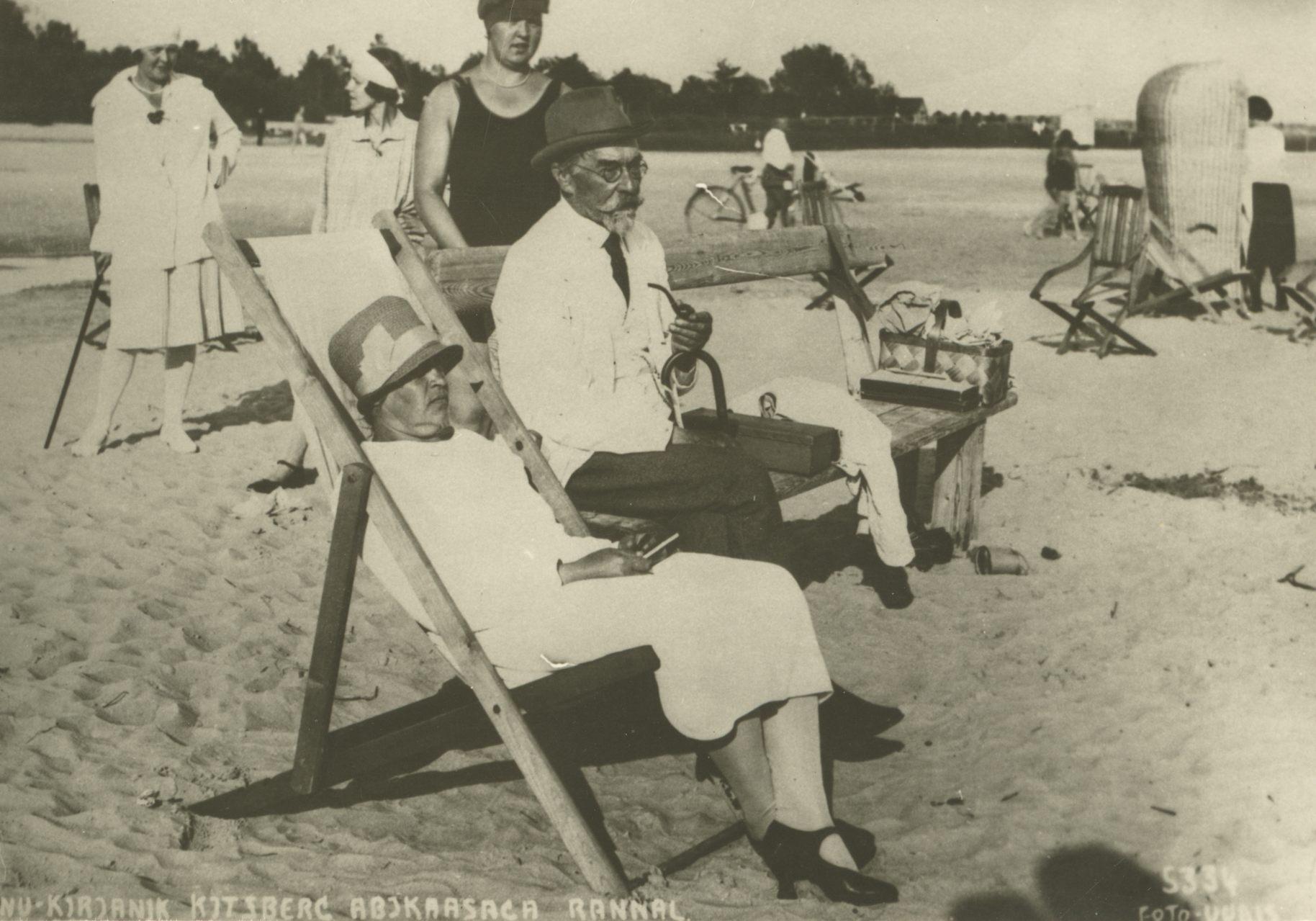 A. Kitzberg's wife is welcomed in Pärnu in the summer of 1927