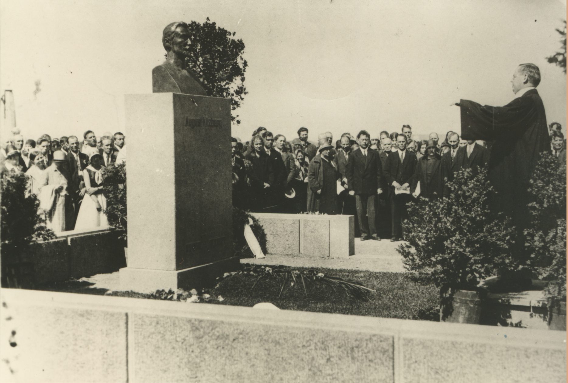 Blessing a. Kitzberg's memorial pillar