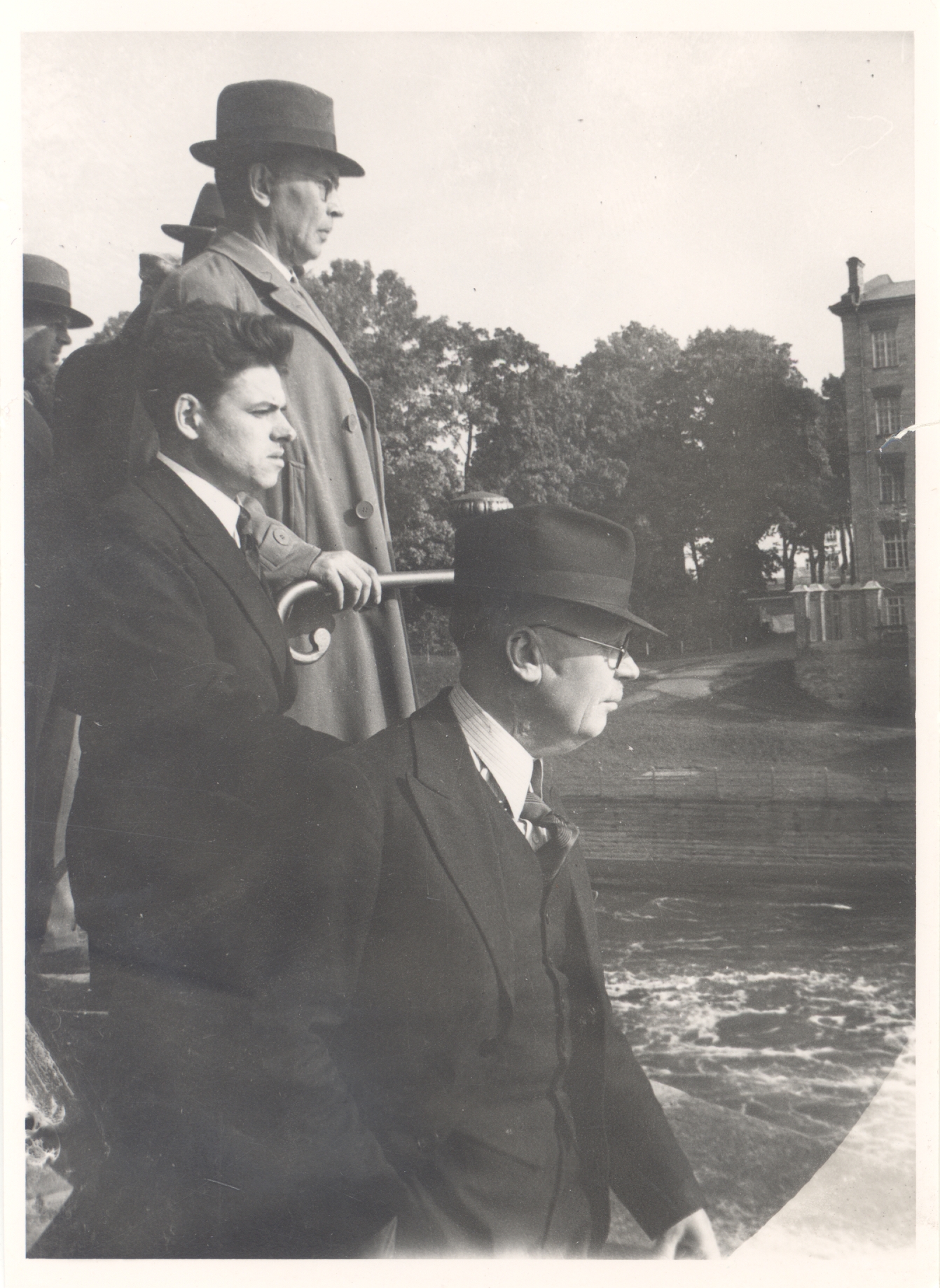 Writers on the equation along Estonia in 1938: Ed. Hubel, a. Hint and f. Tuglas