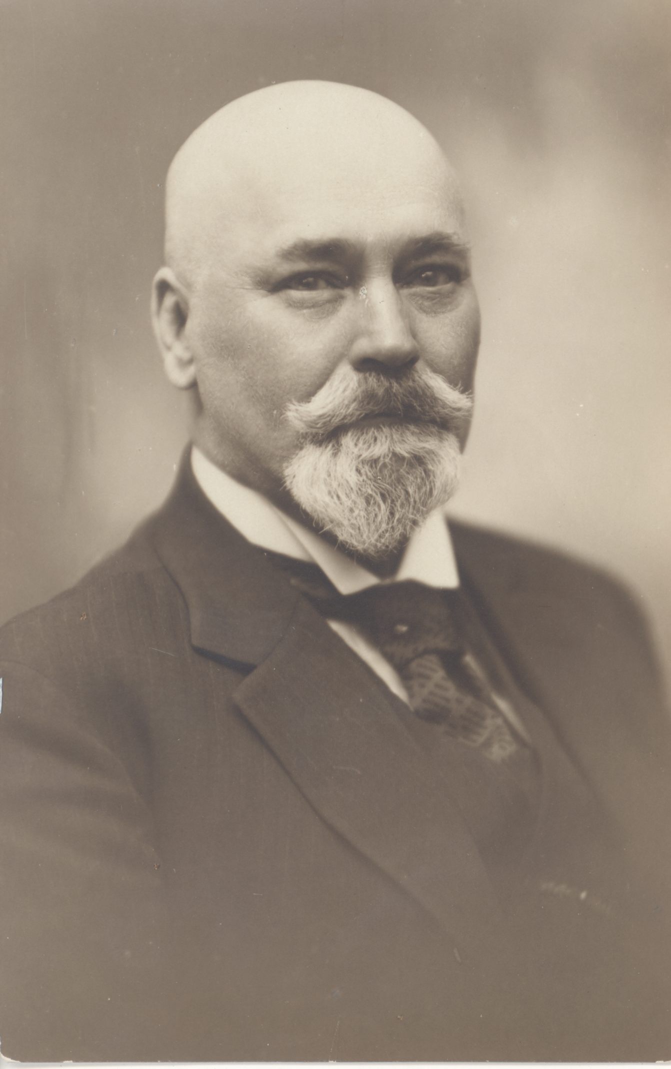 Hindrey, Karl August