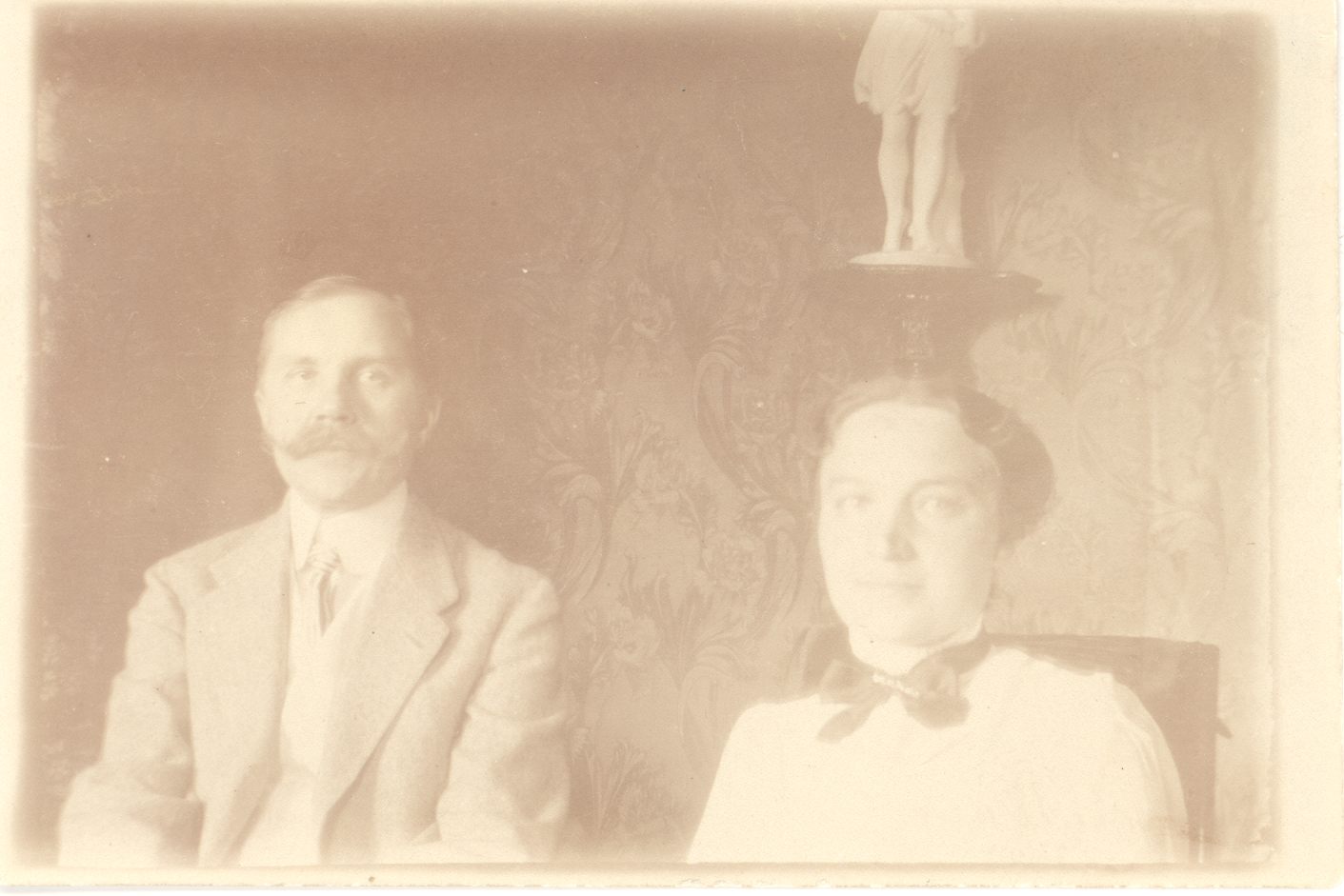 Vilde, with Eduard's wife in the summer of 1913 in Copenhagen