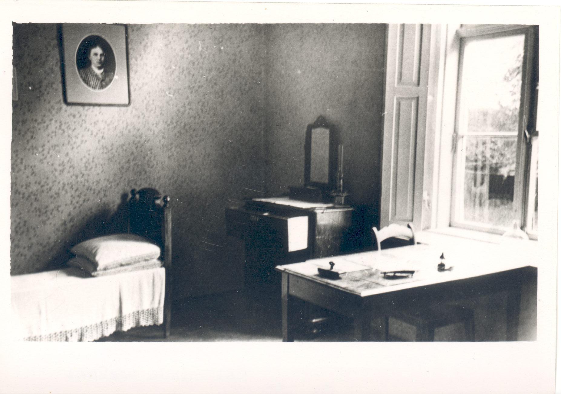 Vilde, Eduard, room in Karjaküla (former manor building)