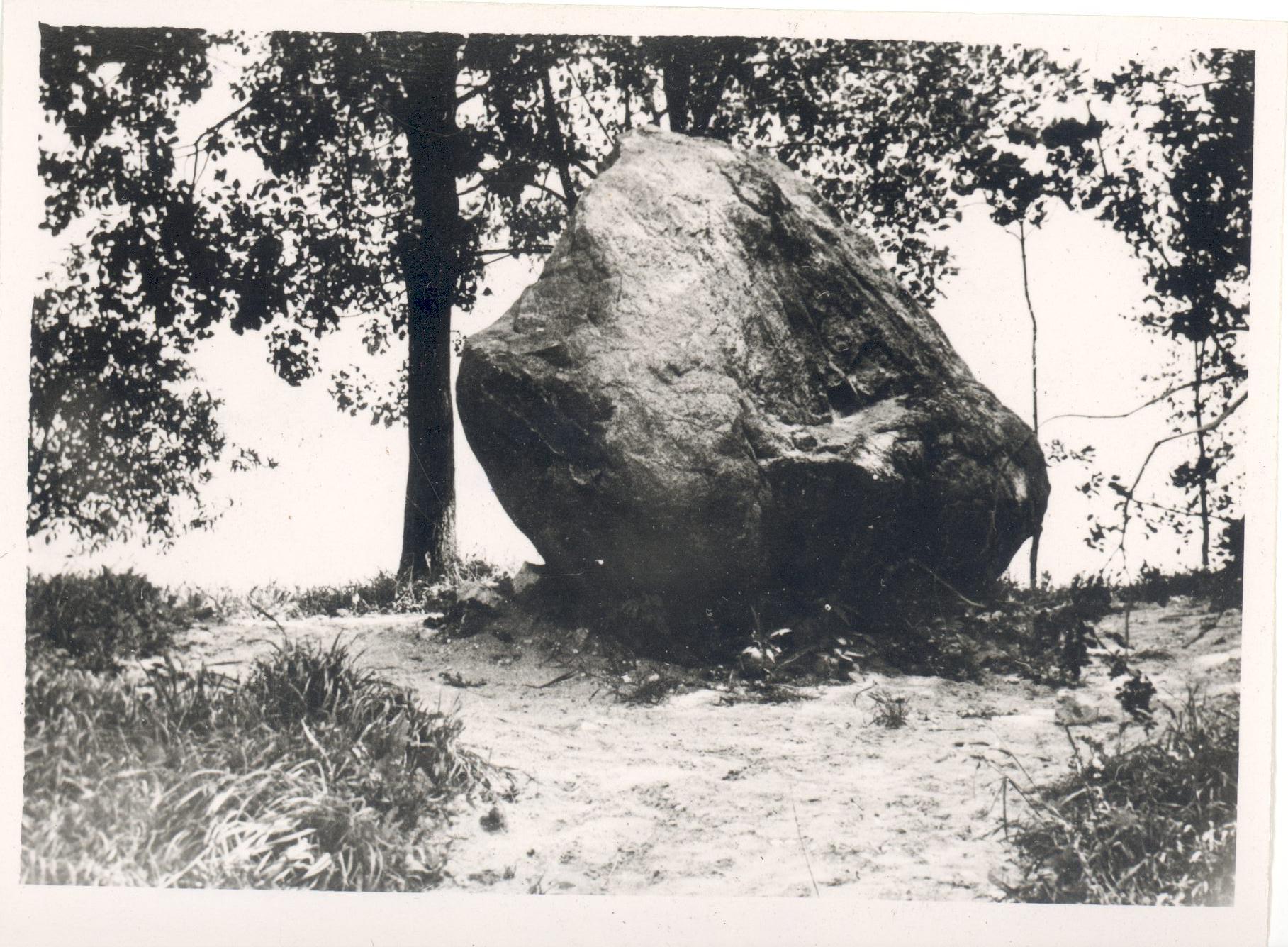 Vilde, Eduard, memorial stone at the birthplace of e. Vilde in Pudivere