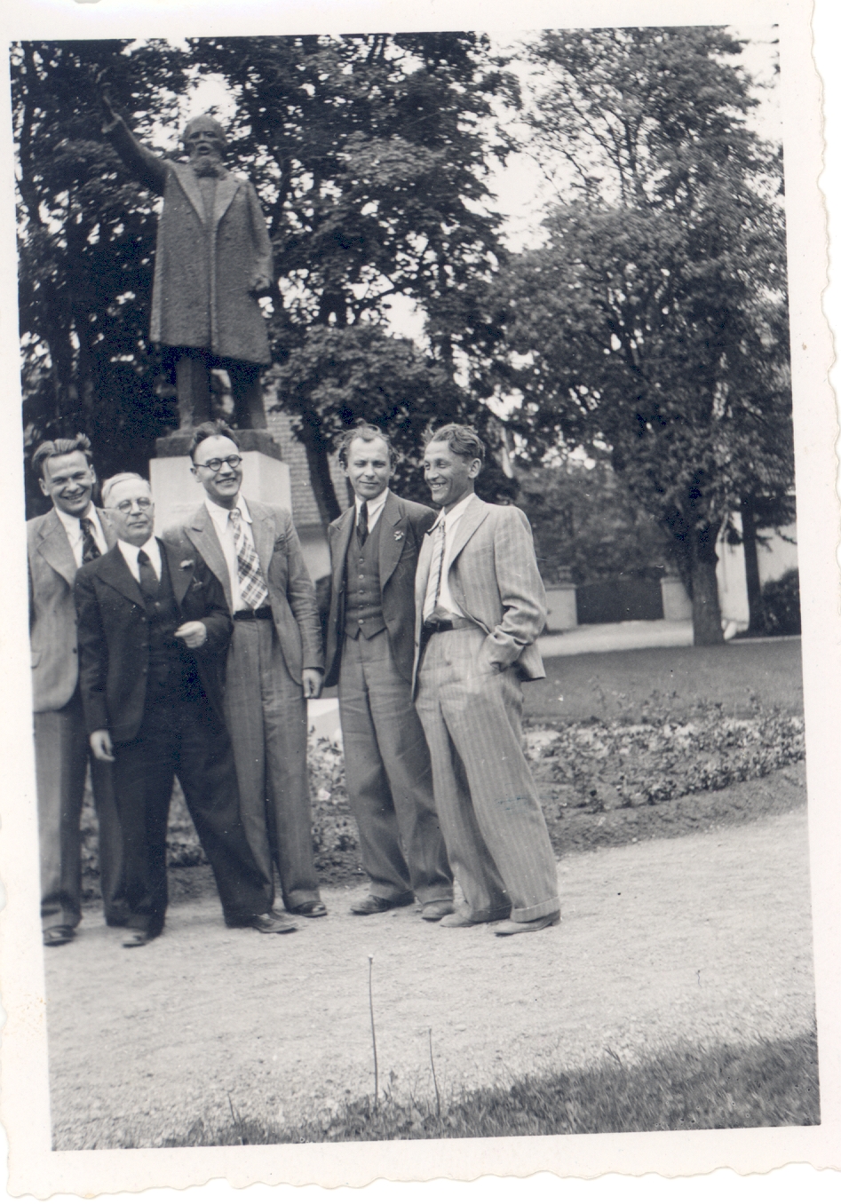 Ed. Hubel and b. Kangro with Latvian journalists in Riga VI 1939
