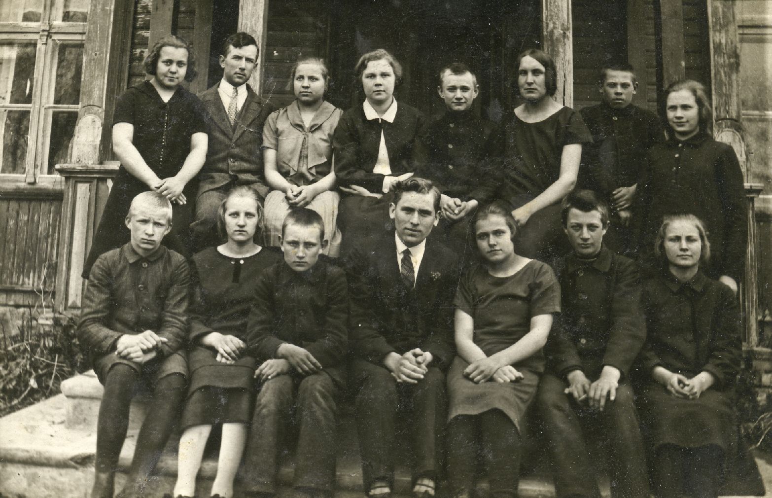 Karl Ristikivi's graduation at the end of the primary school in June 1927. Front row (left): 1) Ants Jaagu, 2) Ella Köösel-Korju, 3) Velleste Jaan, 4) Teacher Leo Sepp, 5) Anni Brand, 6) Ritsu Arno, 7) [approx. Mai Reedlich sister]. Second row: 1) Alma
