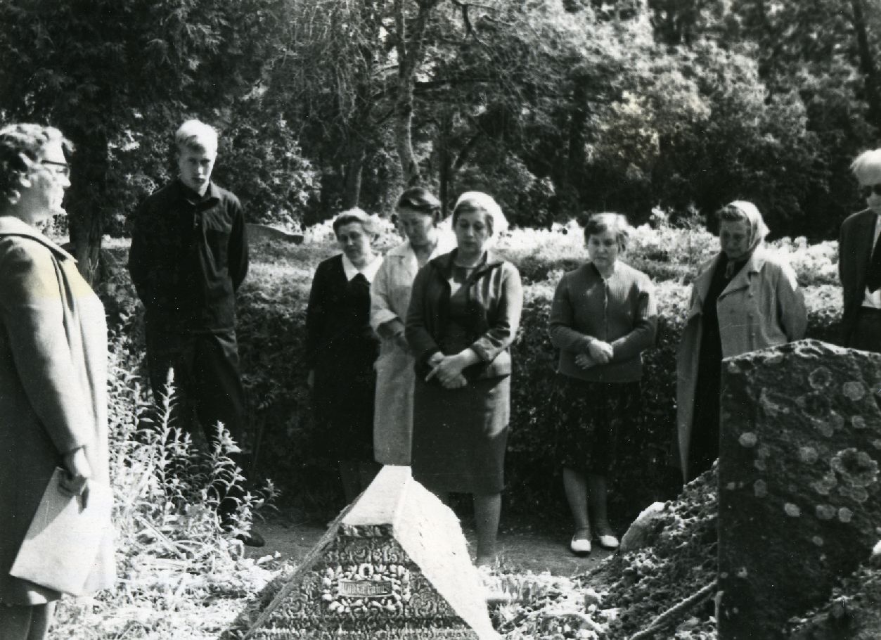 Funeral of Kersti Merilaas' mother 18.08.1966.