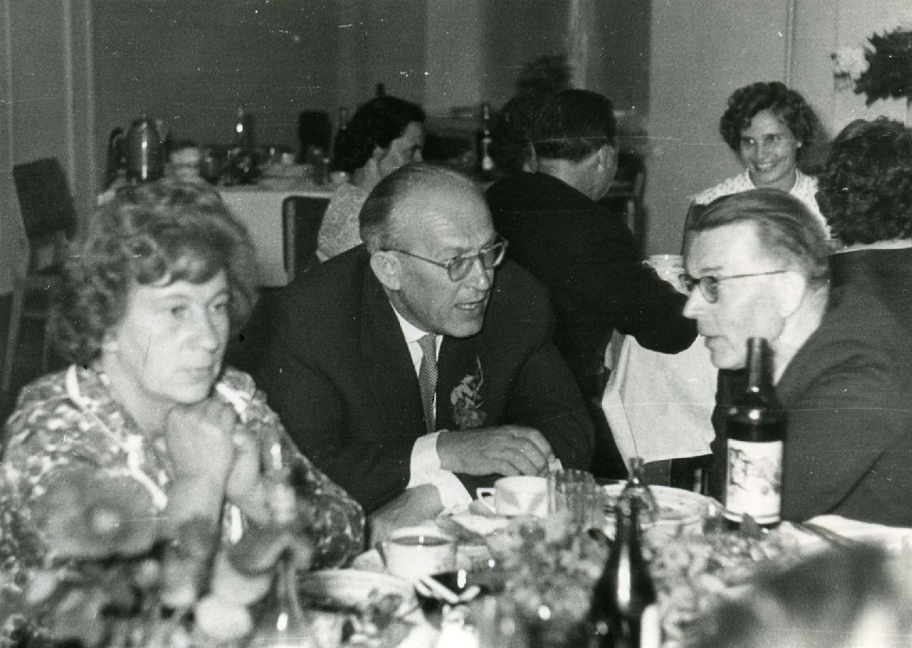 Helene Siimiskeri dissertation protection party at the Literature Museum 21.06.1963. Left: Kersti Merilaas, August Sang, August Palm; behind: Olli Kõiva