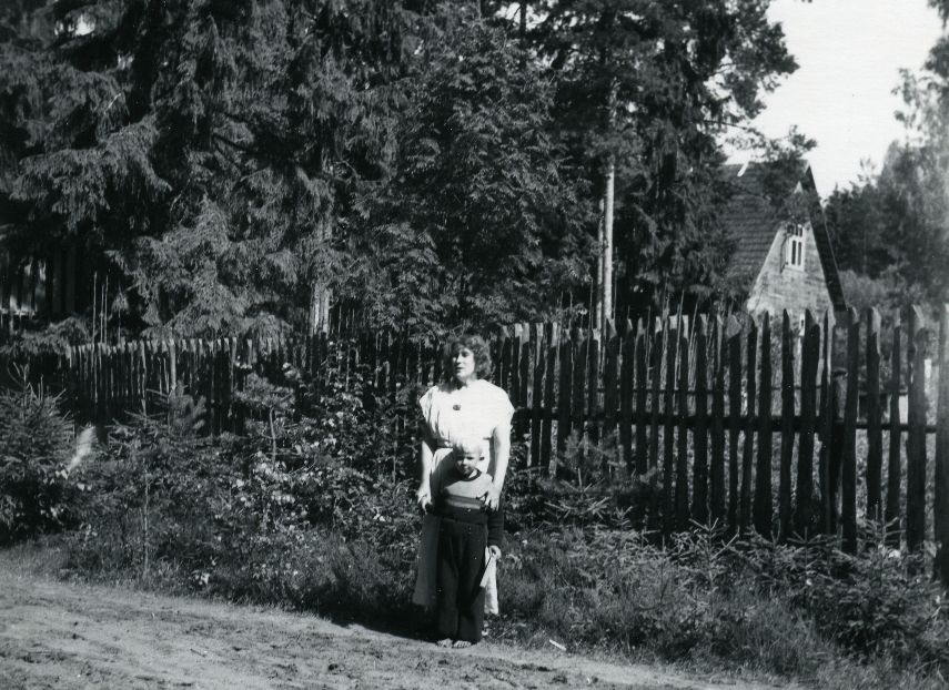 Betti Alver and [Lembit Lattemägi] St. [1960]