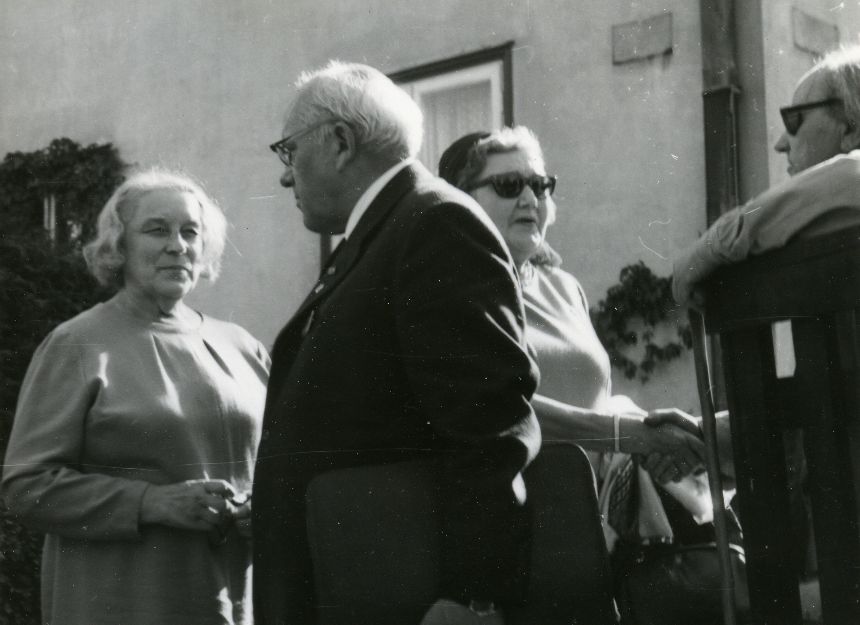 Betti Alver, Julius Mägiste, Eeva Niinivaara and Mart Lepik Koidula stn 8 in garden 20. August 1970