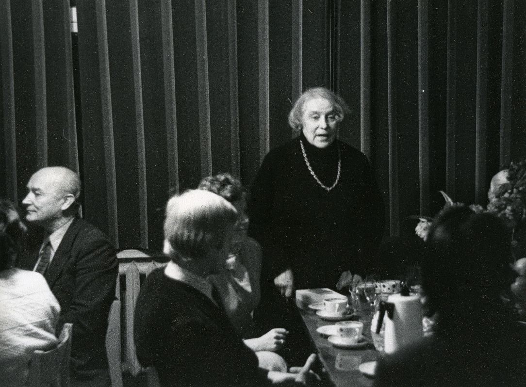 Betti Alver speaks on his 75th anniversary evening at the Tartu Writers' House 27th of November 1981 Kalju Kääri and others are sitting at the coffee table.