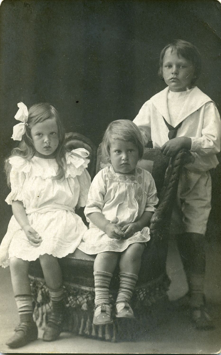 Hella, Ilmari and Heiti Talvik Pärnu, 1911.