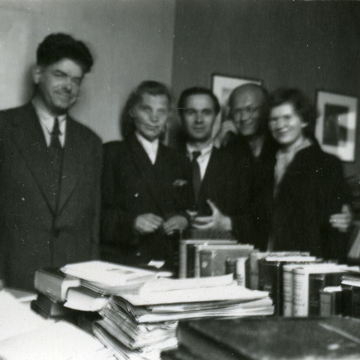 Aadu Price, Liis Iron, Rudolf Põldmäe, August Sang and Liina Sang in the Museum of Literature 15.09.1956