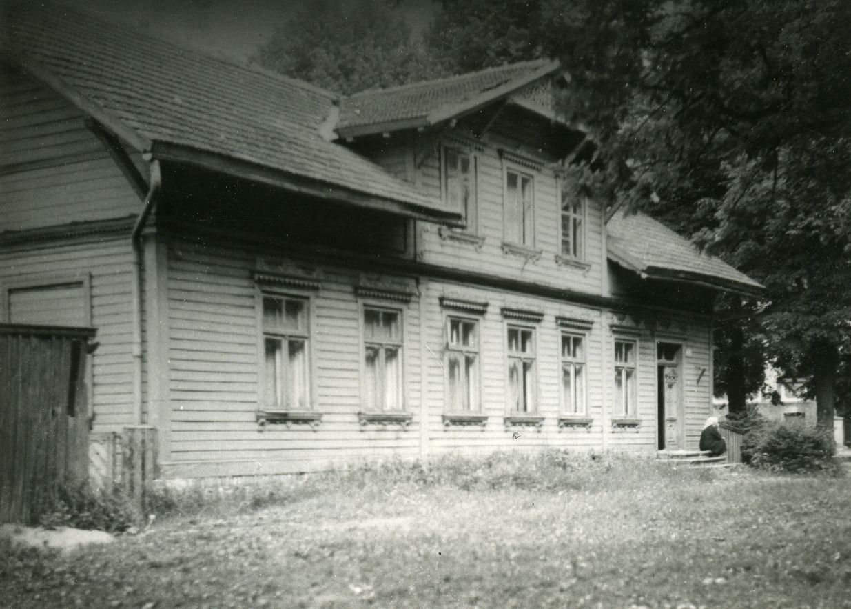 Heiti Winter residence in Pärnu, Ringi tn. 13. Photo 4. VII 1958.