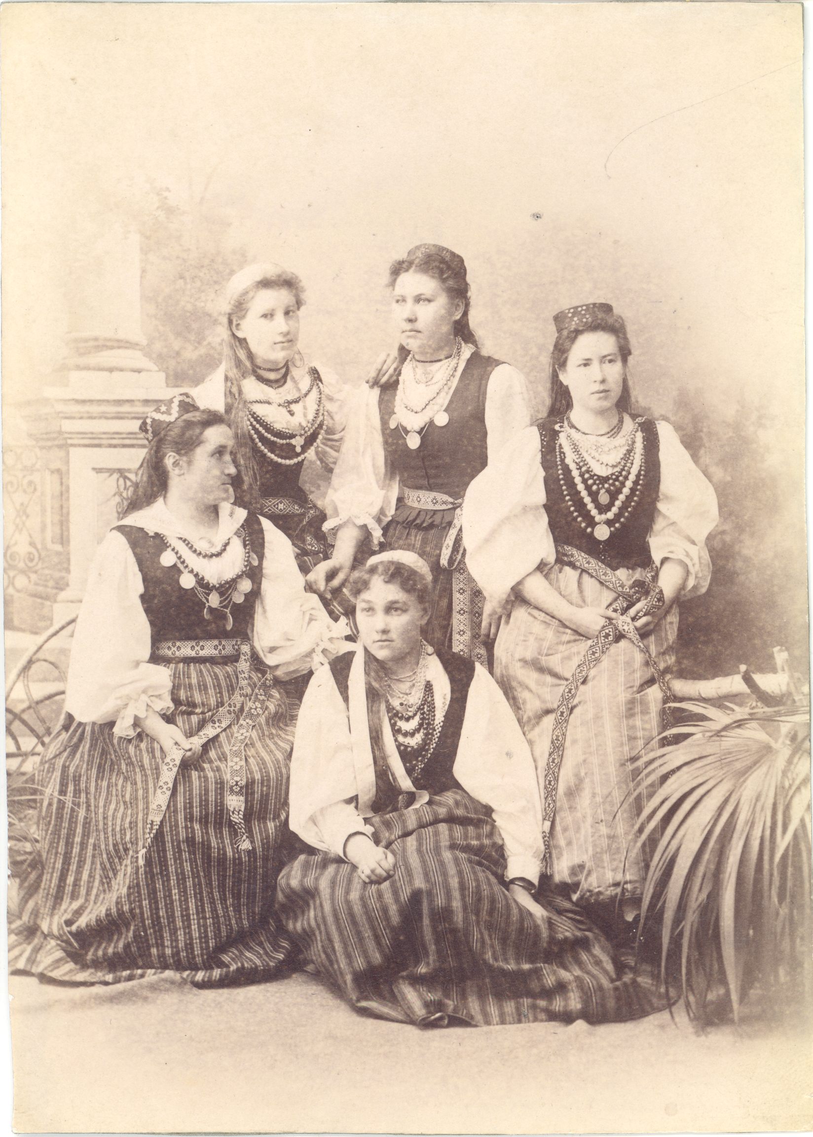 Härma, Miina group picture on the left with a. Jüris and a. Schulzeuberg and t.