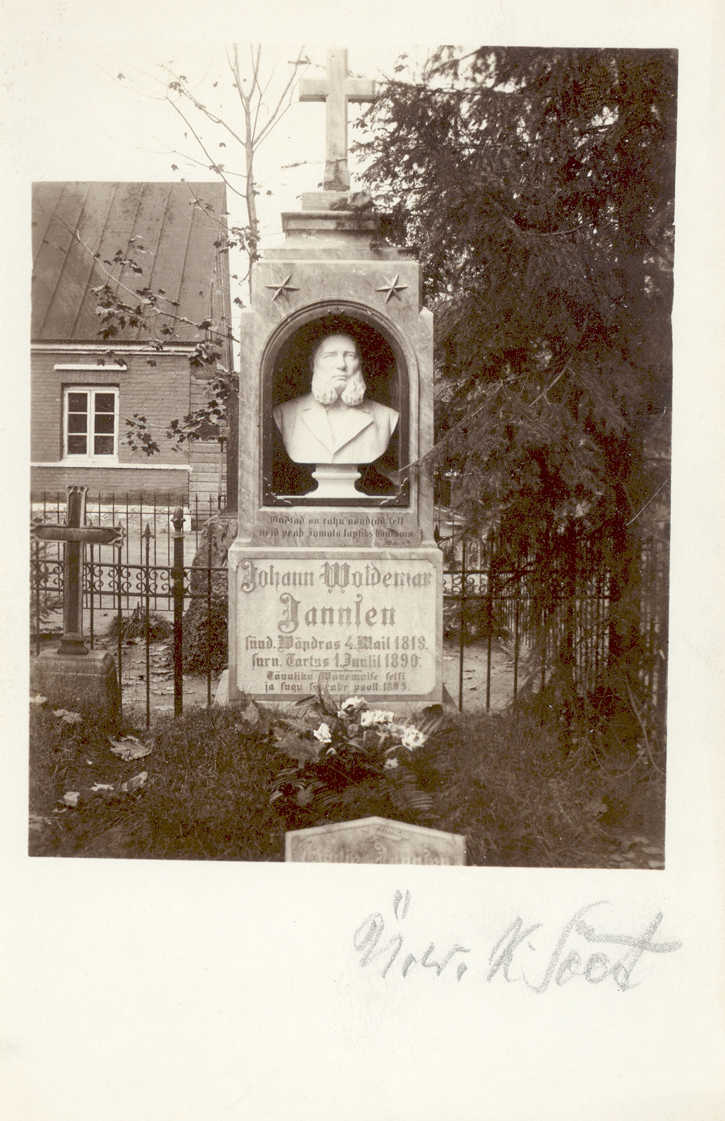 Jannsen J. W. grave on the cemetery of Tartu Maarja