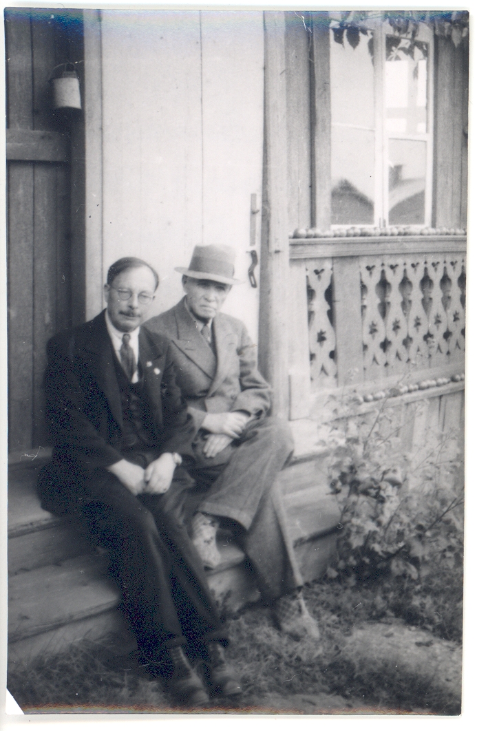 K. e. Sööt and g. Matto (student from Narva) K. e. Söödi House stairs in Tartu, Tähtvere tn. 5, 1943 Summer