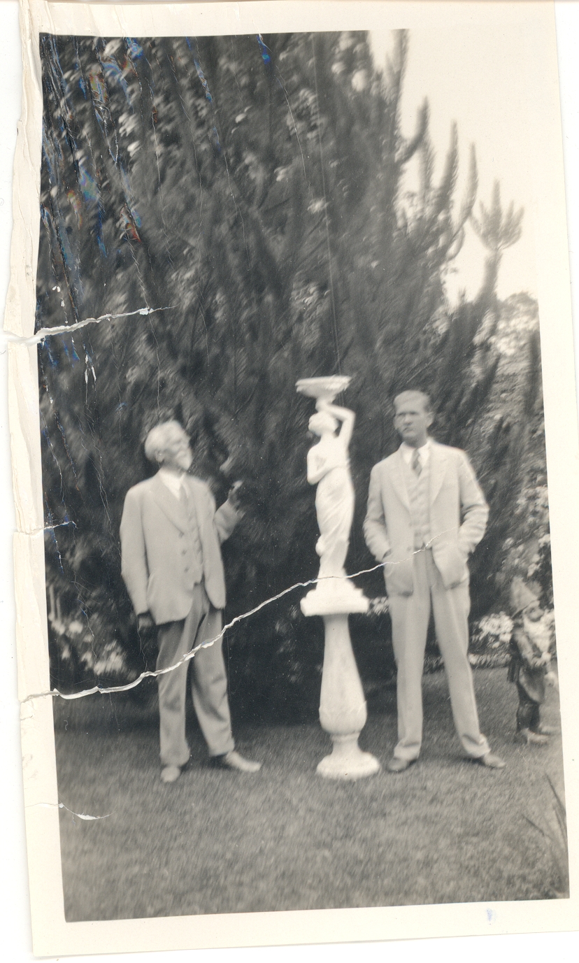 Andres and Leo Saal ended in the garden in Hollywood