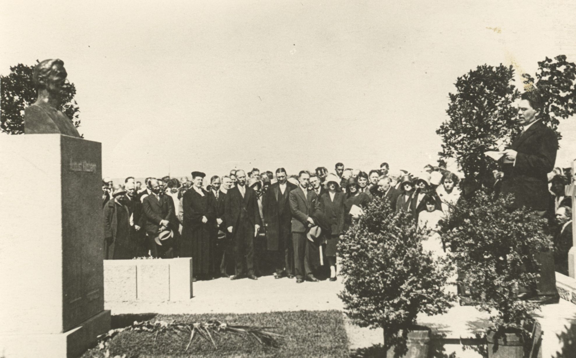Aug. Opening of Kitzberg's memorial monument. Speaks Fr. Tuglas