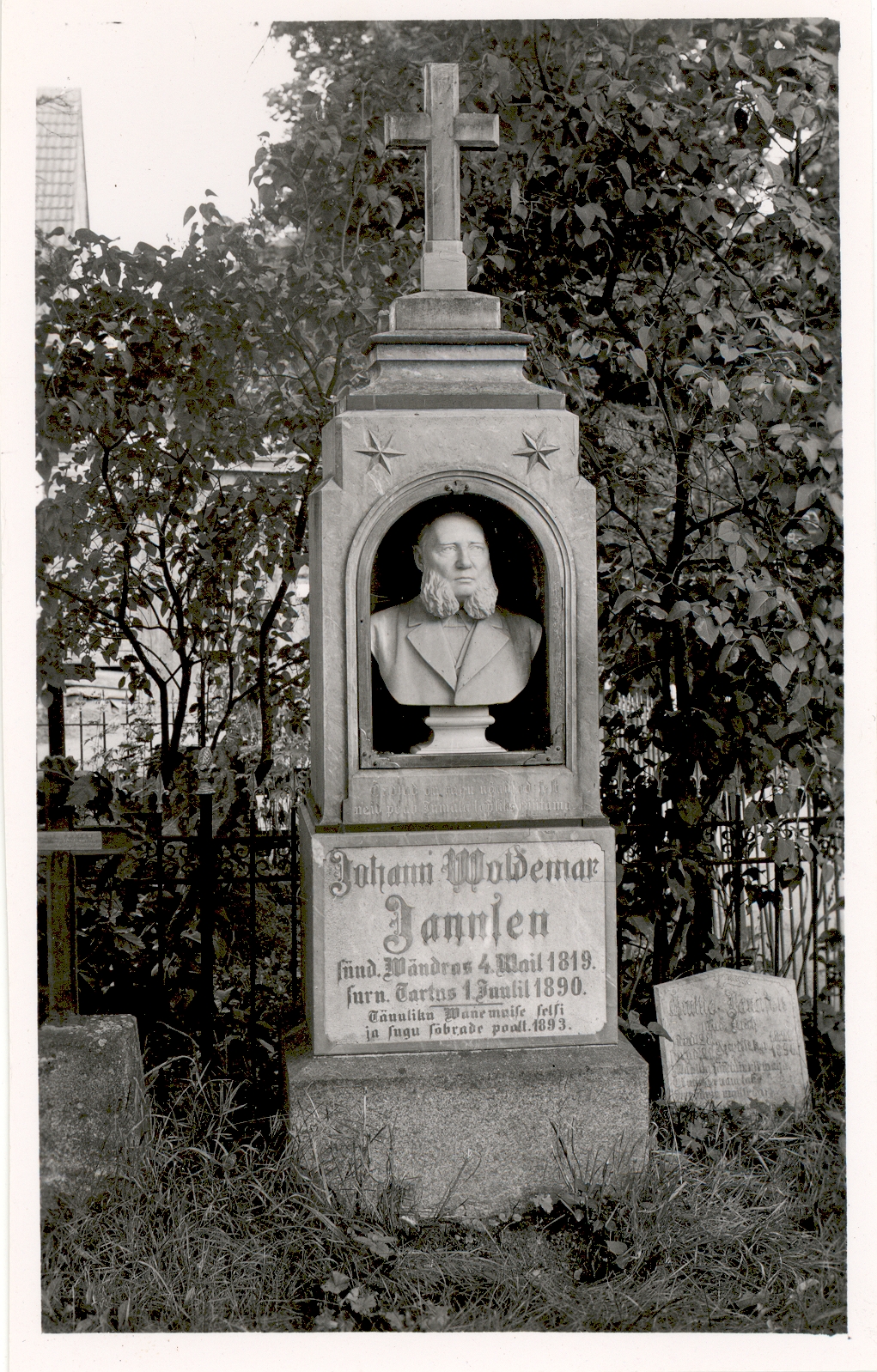 J. V. Jannsen's graveyard at Tartu Maarja's graveyard