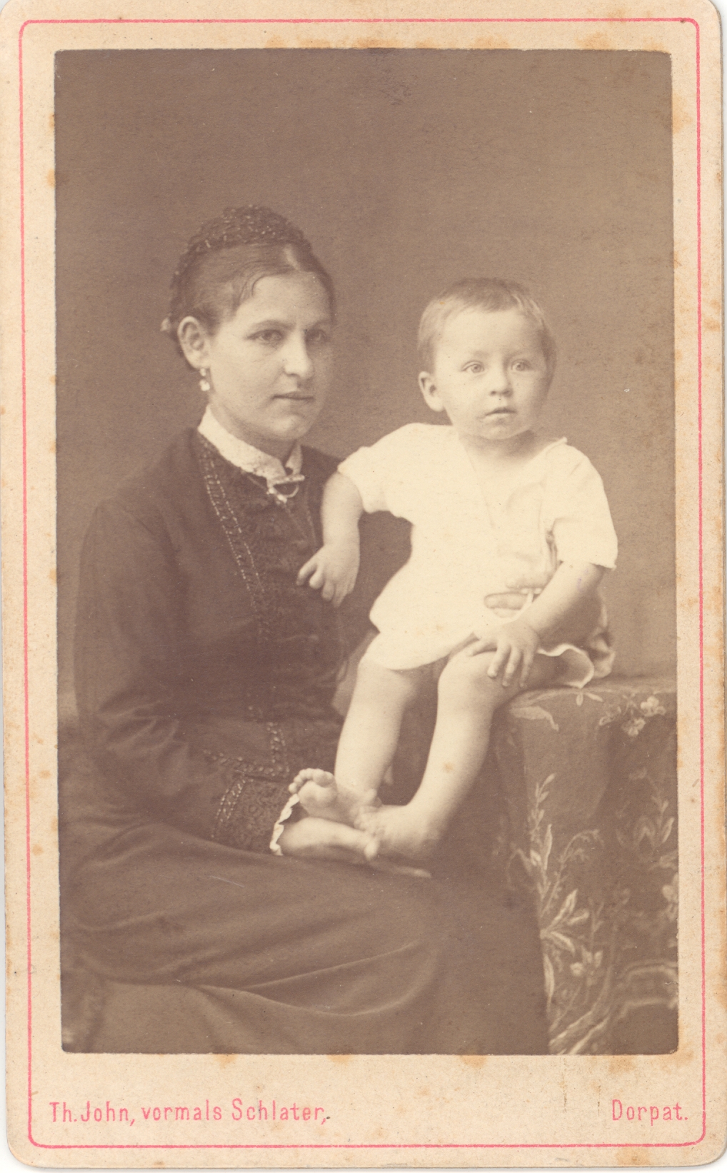Marie Raudsepp's son Hugoga