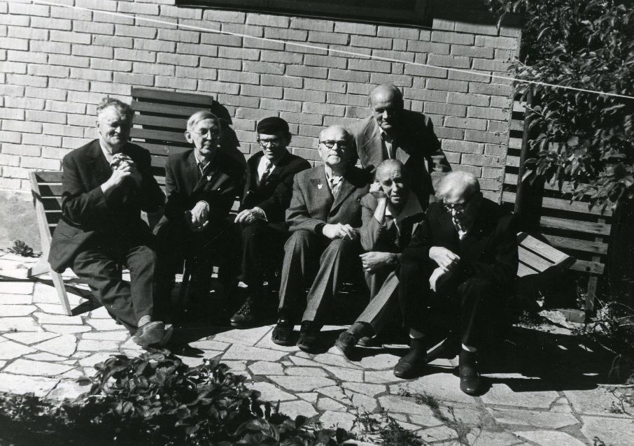 Sitting (left. ): Henn Riimaa, Leo Anvelt, Evald Unionmäe, Voldemar Eller, Olaf Vahtrik, Uku Masing. Stands in Valter Nurm on 1 July 1976.
