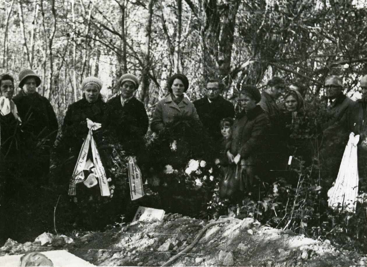 Mihkel Jürn's brother at the funeral of Artur on 15 October 1971