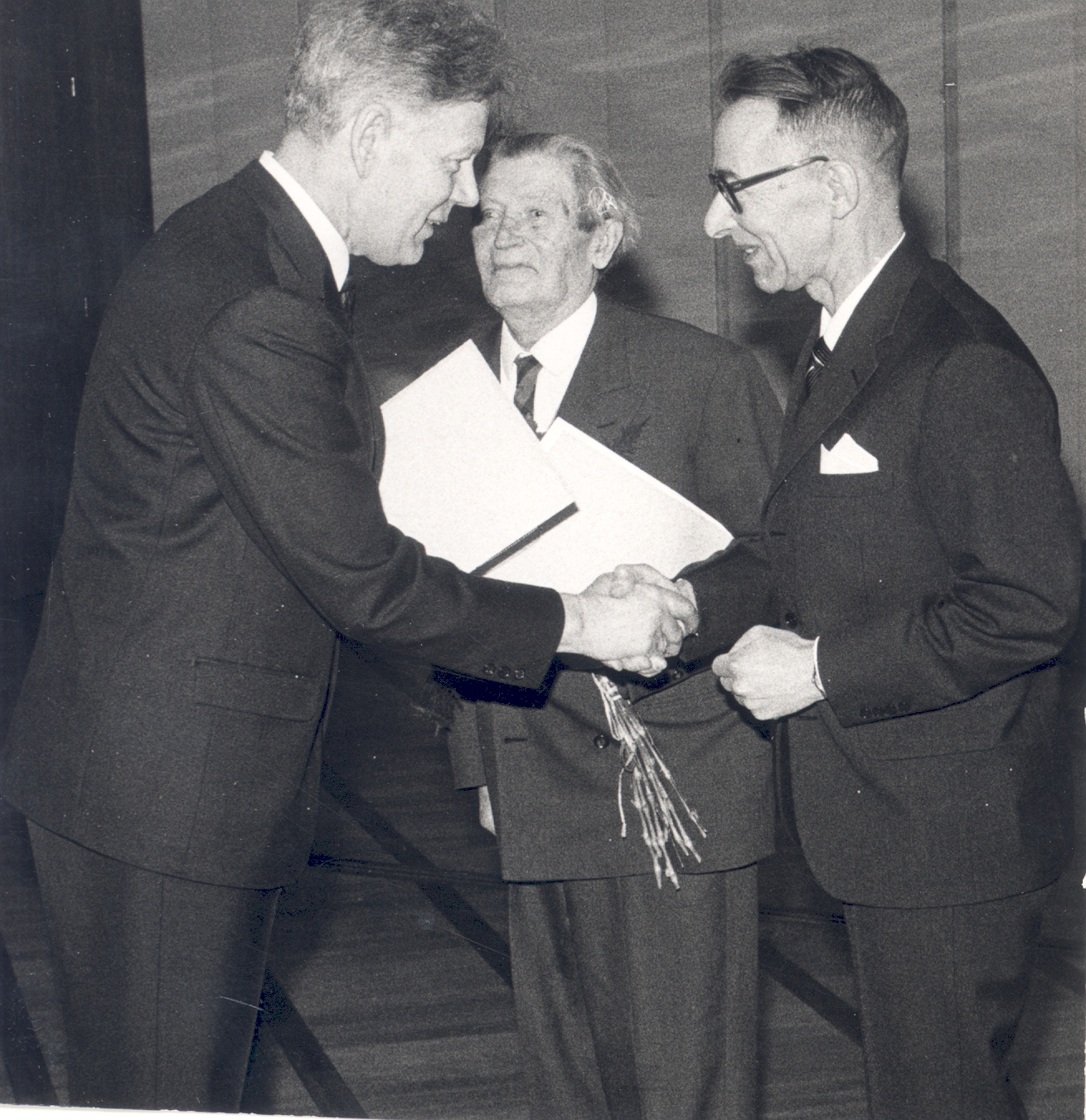 Yeah. Award of the Estonian Cultural Foundation Prize to Aaviku in February 1969. T. Künnapas, Joh. Aavik, V. Tauli