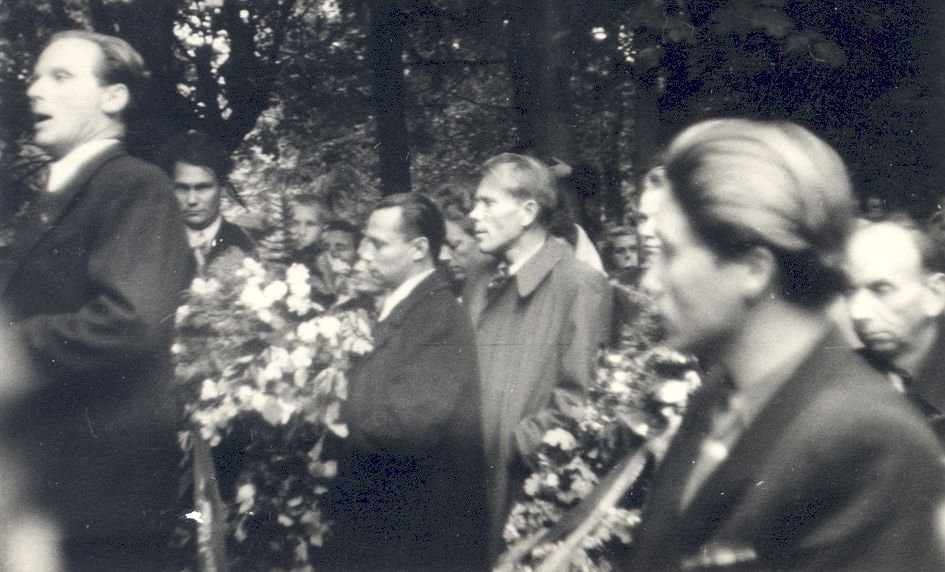 K. e. Feed funeral