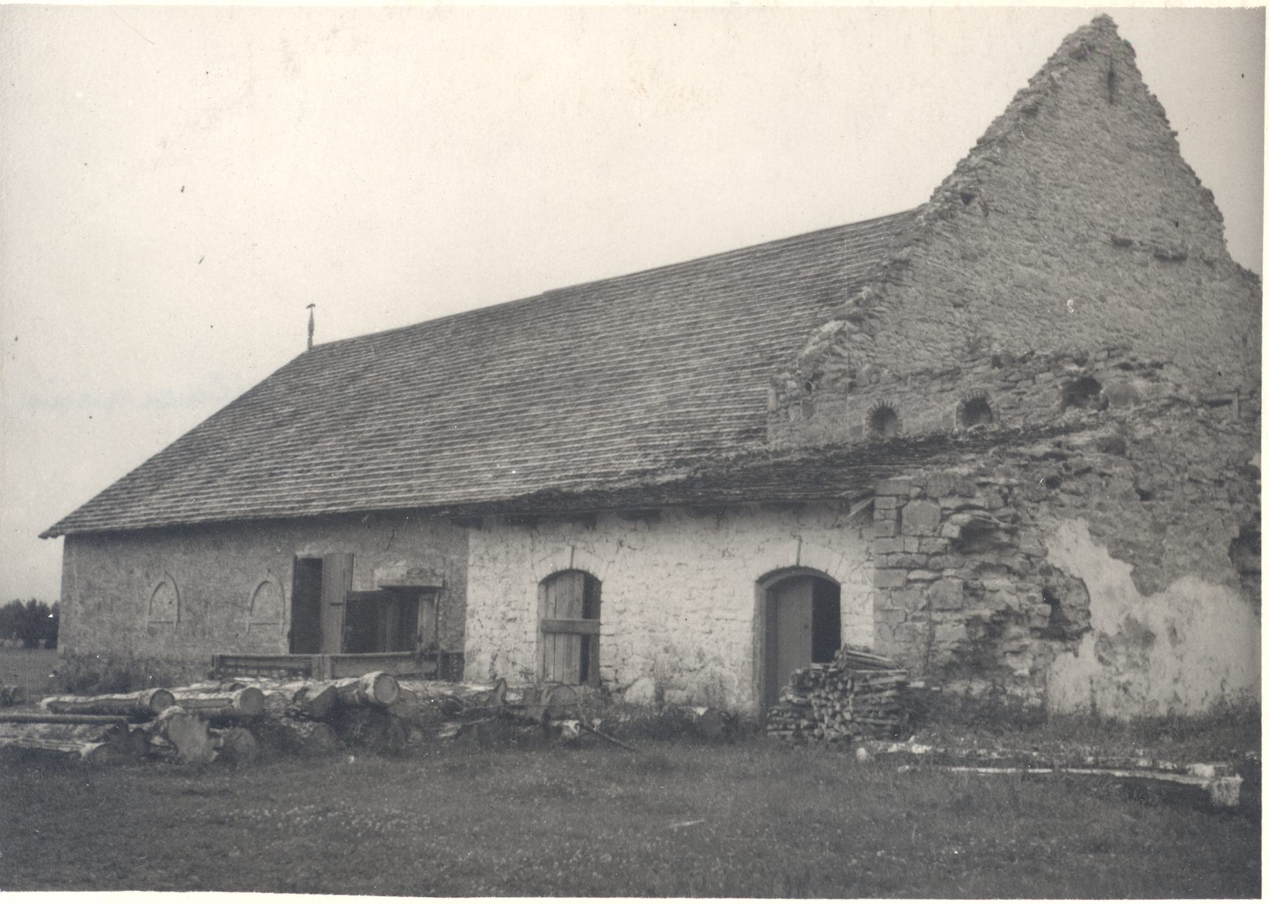[Vilde, Eduard], growing house, Muuga Manor's old vine kitchen