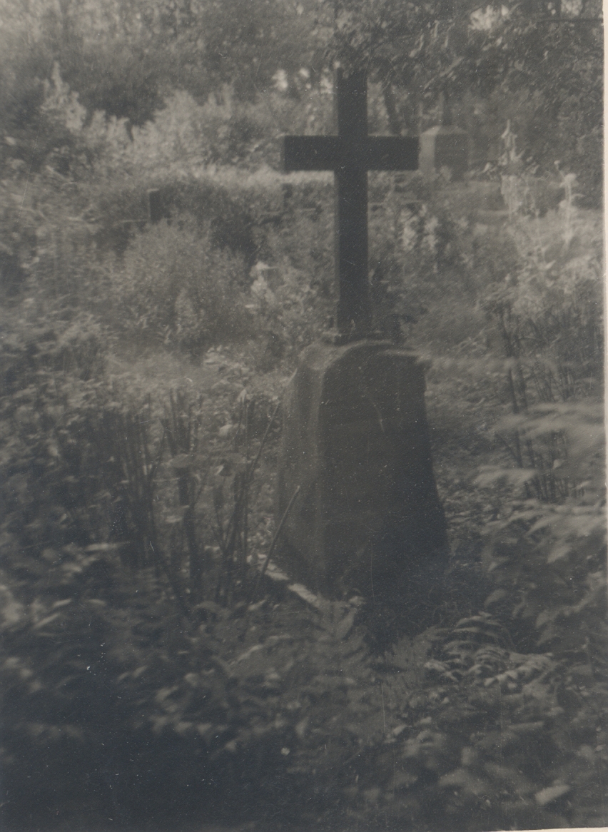 The grave of p. Jakobson in the old graveyard of V-Maarja