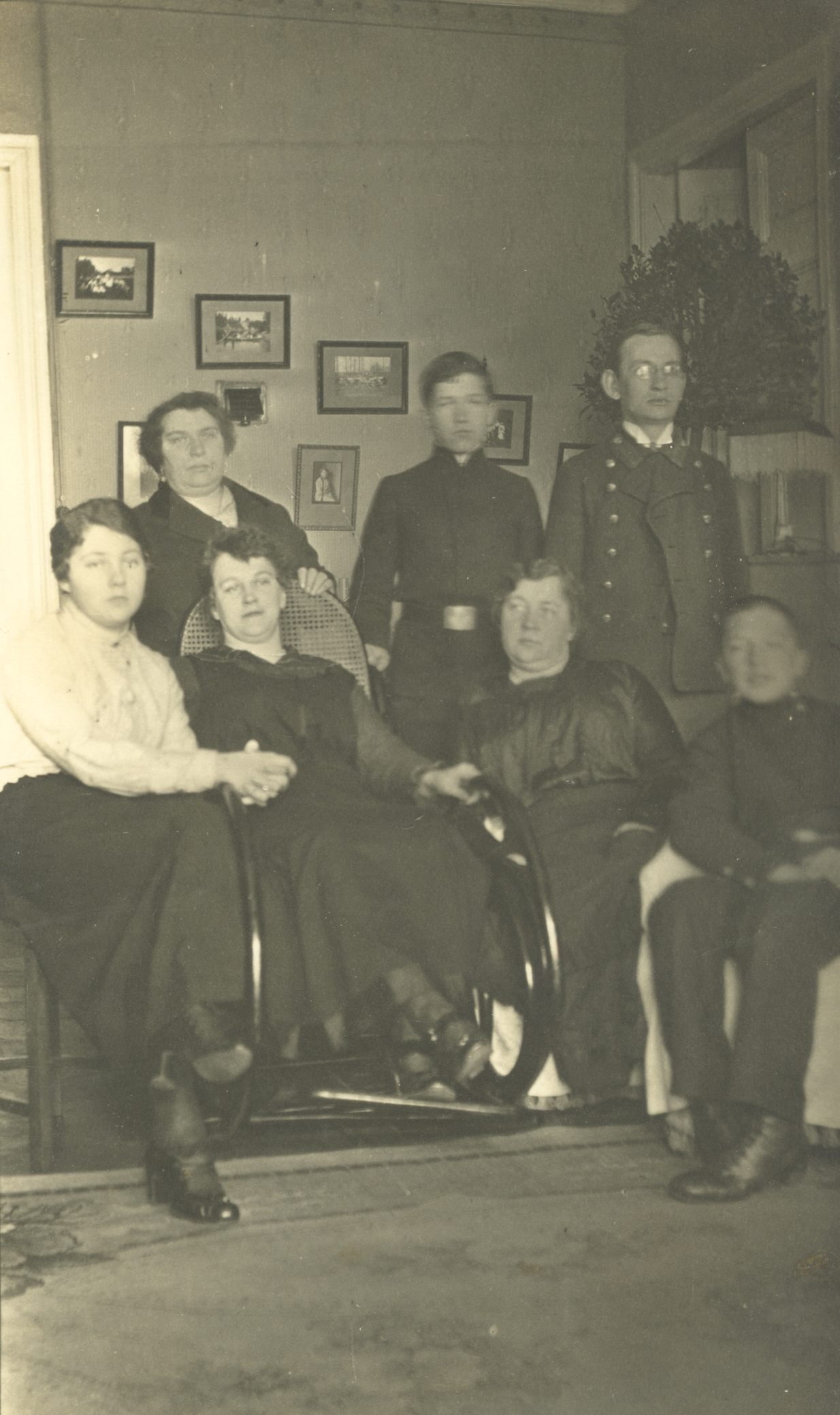 August Alle, Regina Sztrall and others in Saraatov