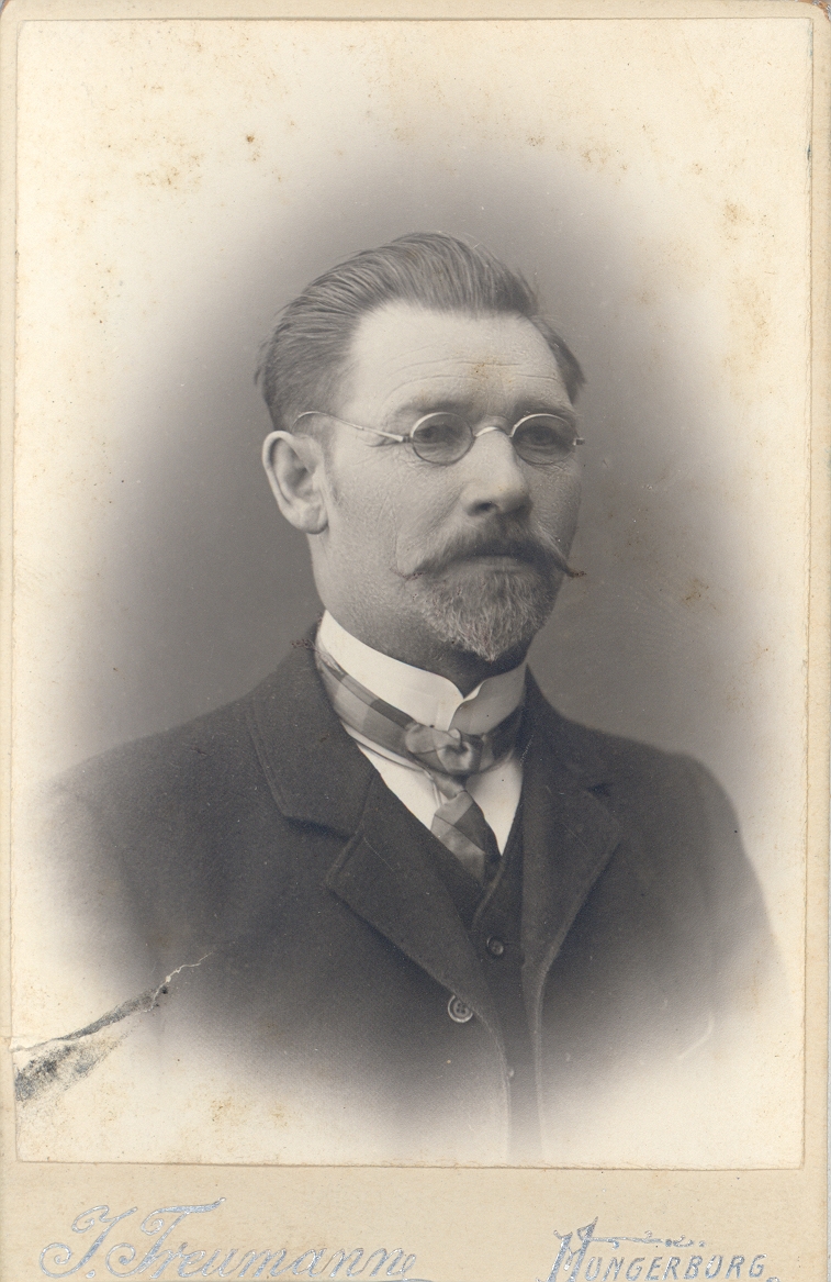 Jakob Liiv, Avisepa school teacher, writer