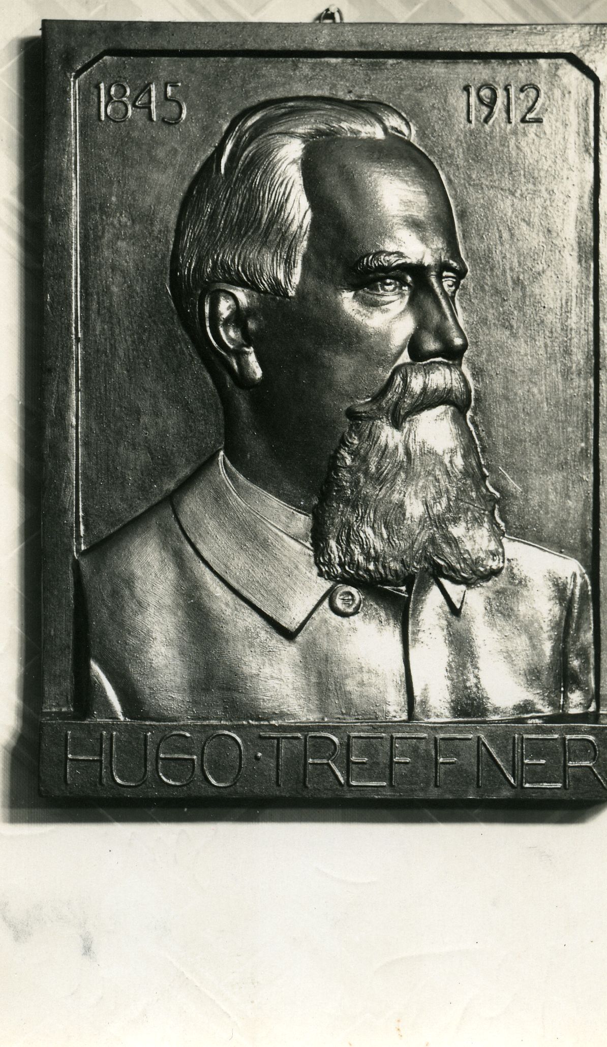 Hugo Treffner (reljeef)