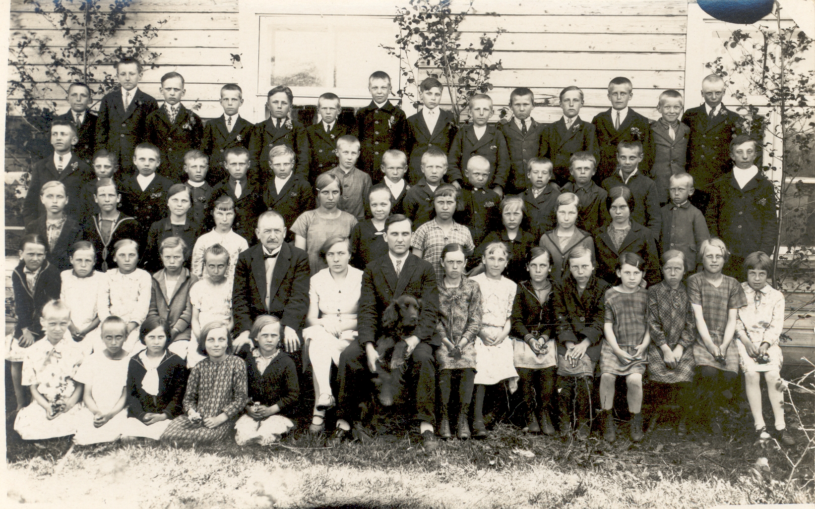 Ernst Enno Hõbring primary school teachers and students in 1929.