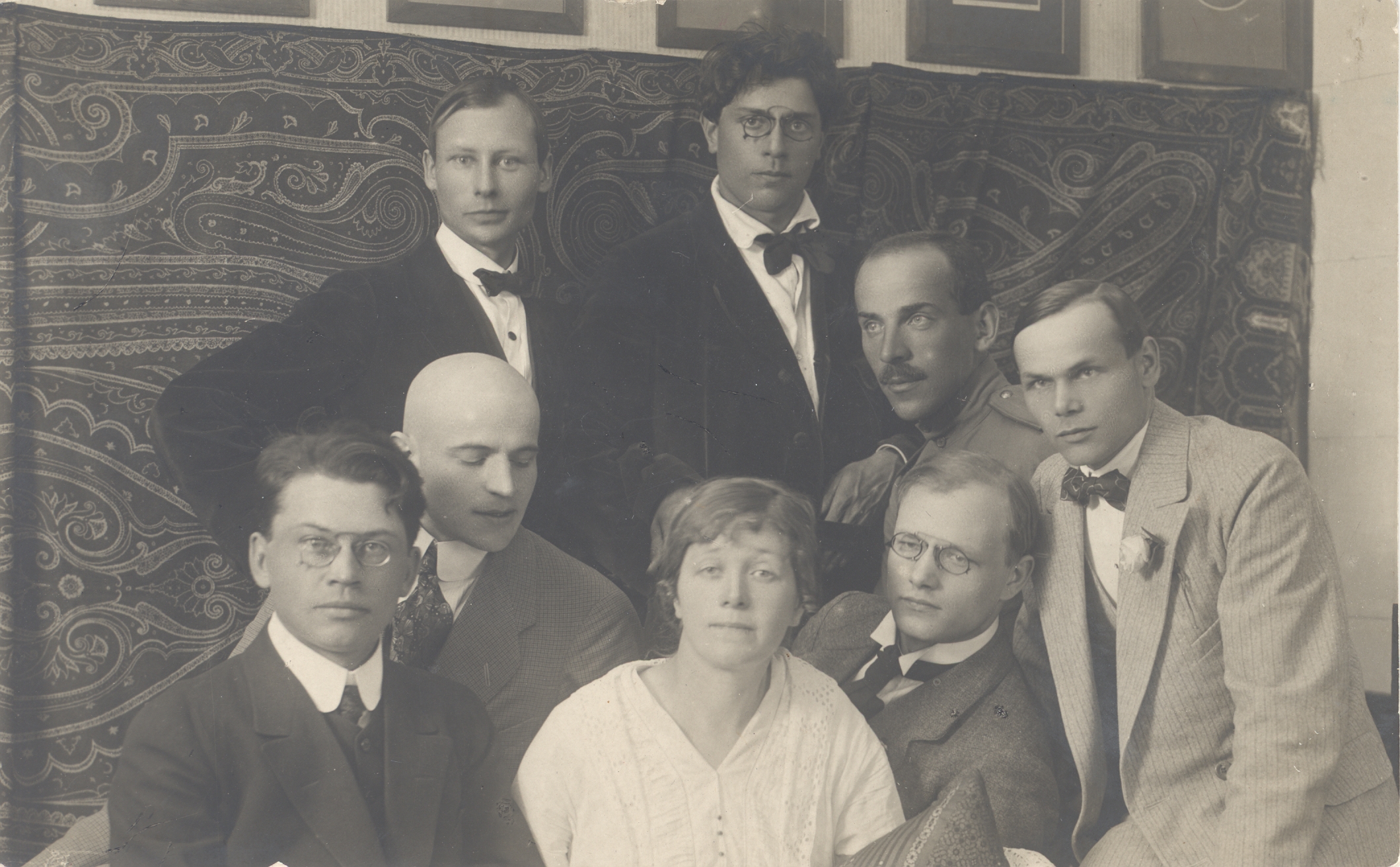 Siuru 1917: p. Aren, o. Krusten, Fr. Tuglas, a. Adson, m. Under, a. Gailit, J. Semper, h. Visnapuu