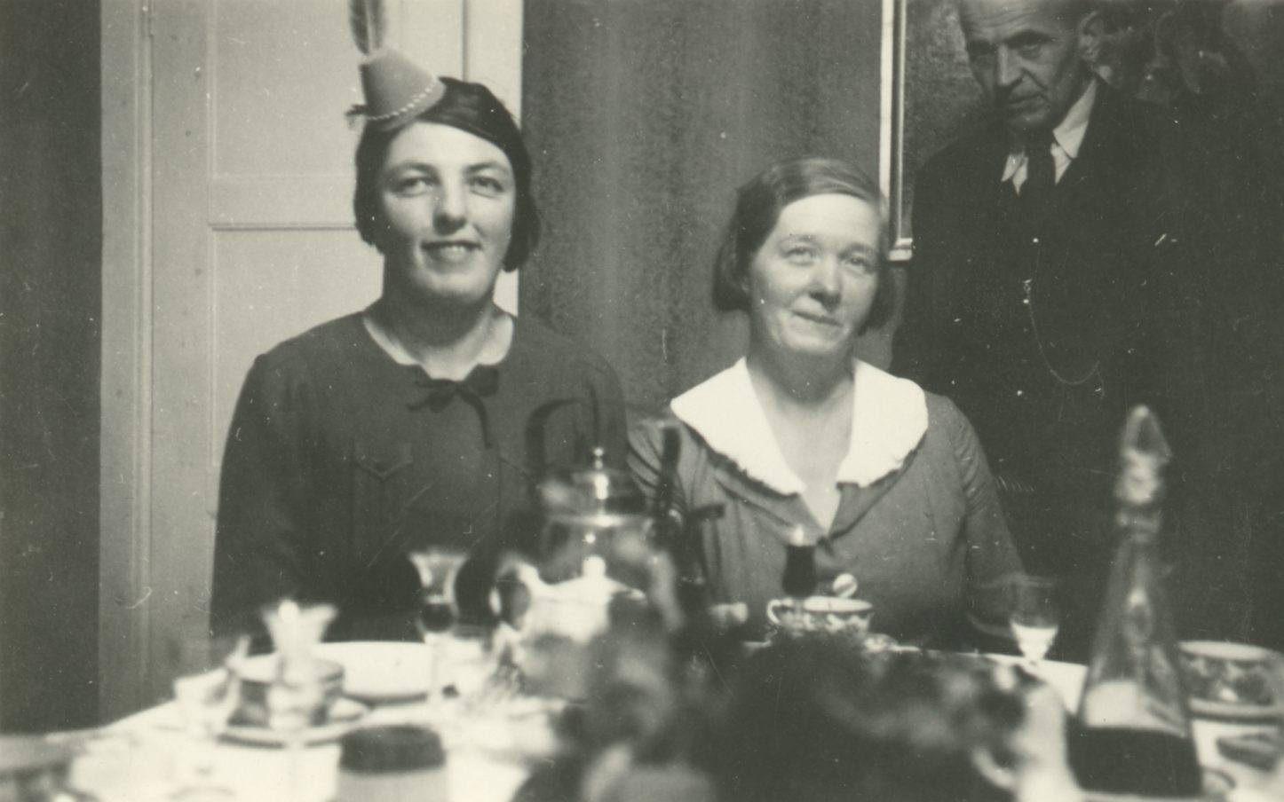 Hedda Hacker, Marie Under and Artur Adson in 1936.