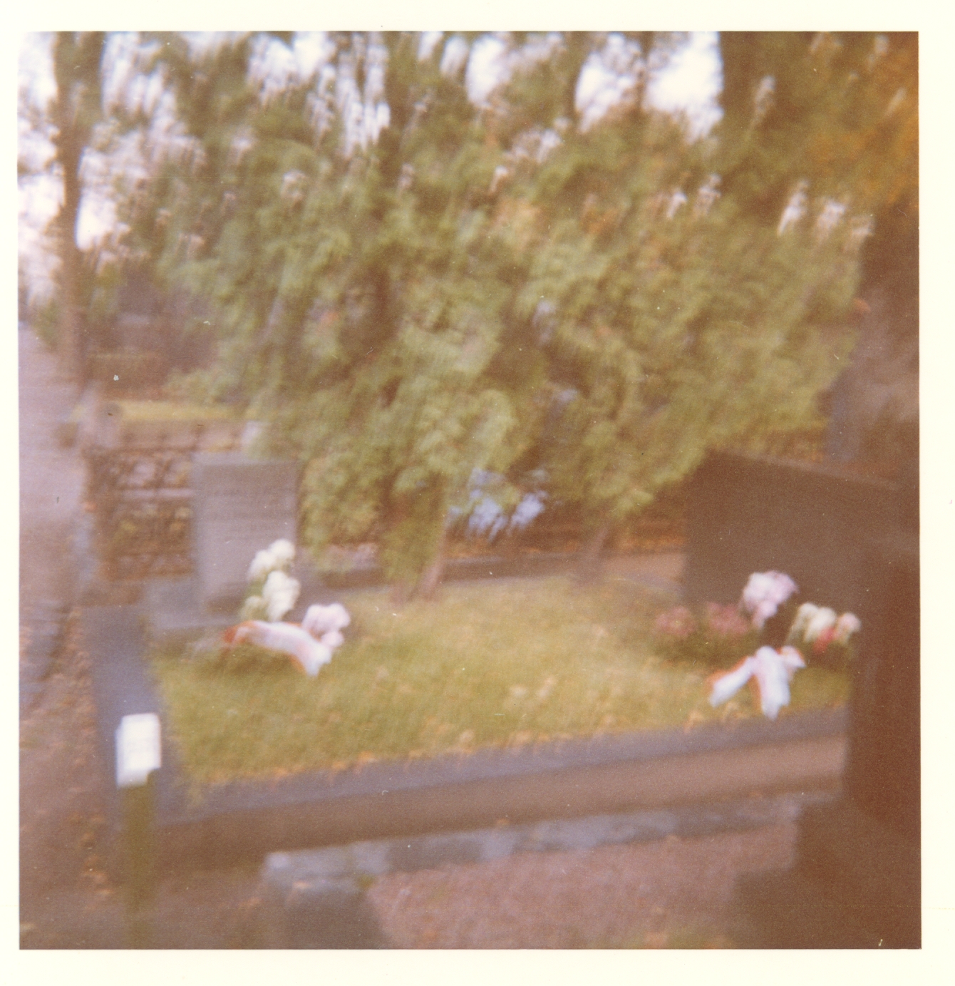 Aino Kallas's graveyard in Helsinki. Side view