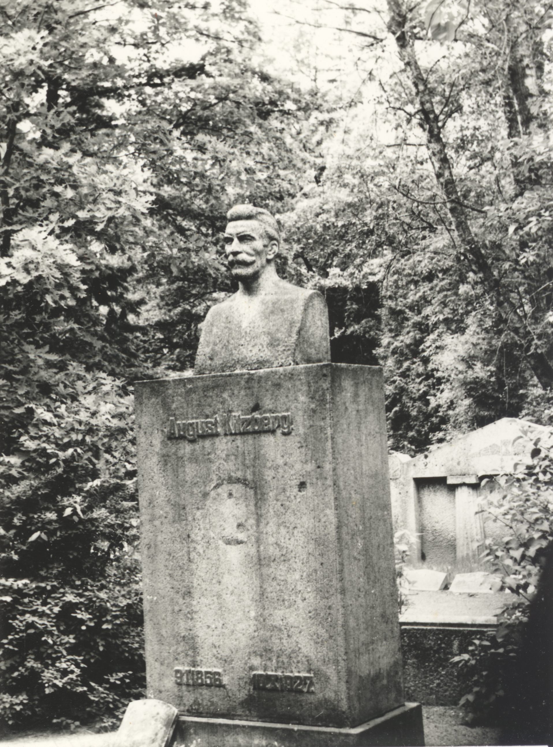August Kitzberg's grave in Tartu