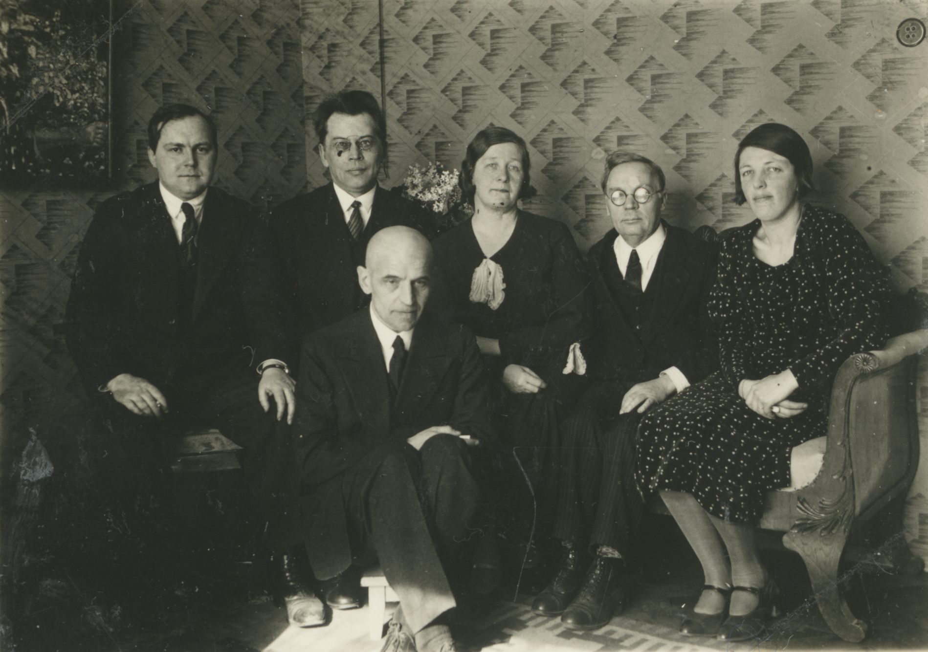 From the left: J. Taklaja, Fr. Tuglas, m. Under, e. Hubel, h. Hacker, front a. Adson [1933]