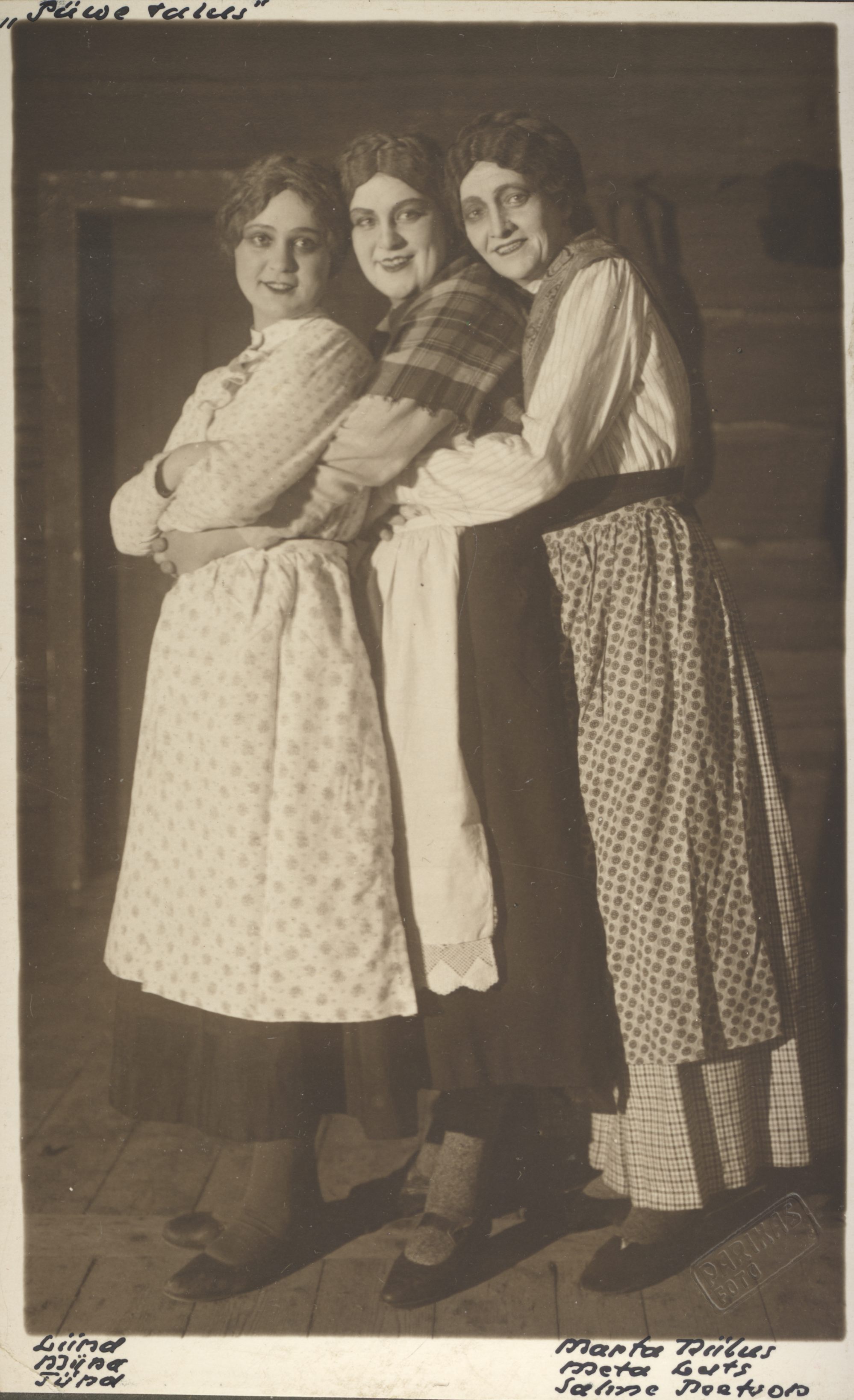 A. Kitzberg's "Püve Farm" in "Estonia" in 1926. March Niles, Meta Luts and Salme Peetson